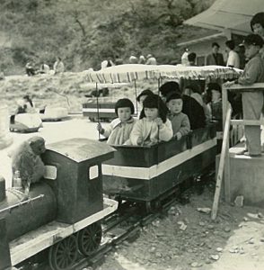 お猿の電車＿三居沢こども公園